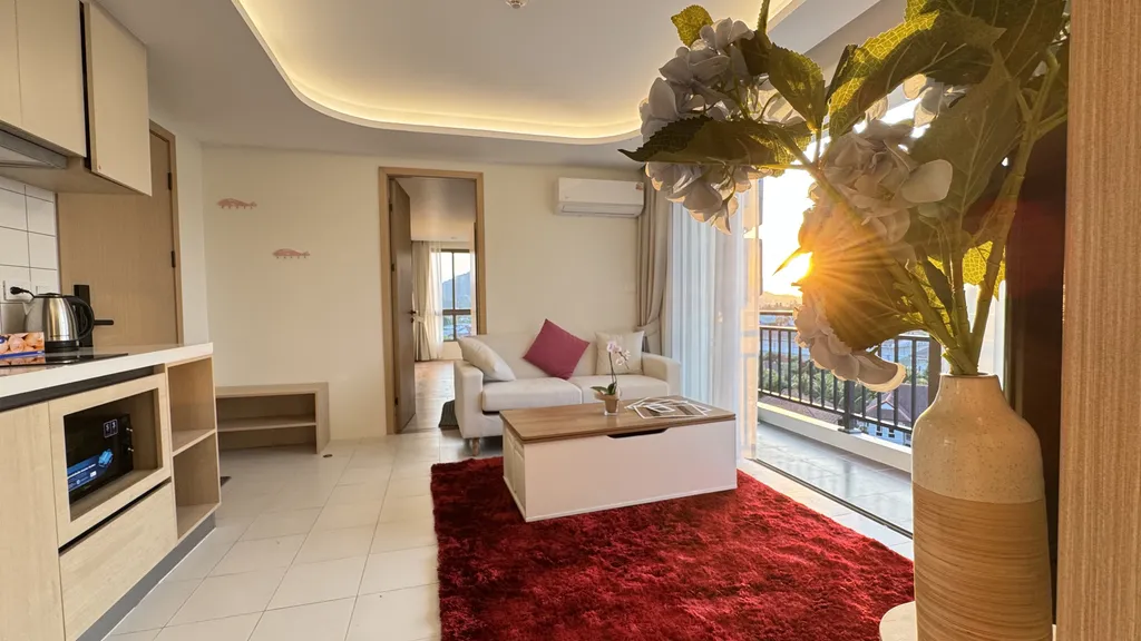 Двухкомнатная квартира у пляжа Камала с рабочим кабинетом, бассейном, залом