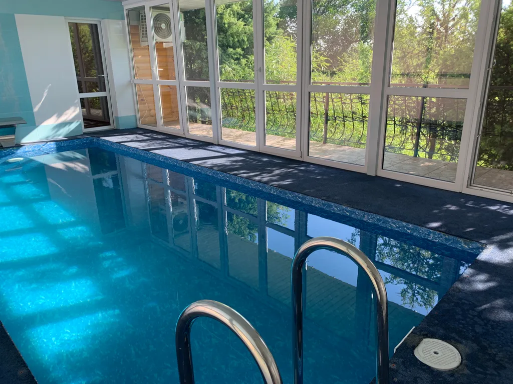 Коттедж Деревянный дом с личным бассейном в усадьбе Можжевеловый дворик — Айвовое