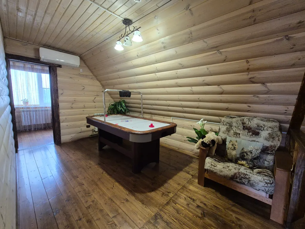 Дом с сауной, теплой купелью и аэрохоккеем на берегу водохранилища