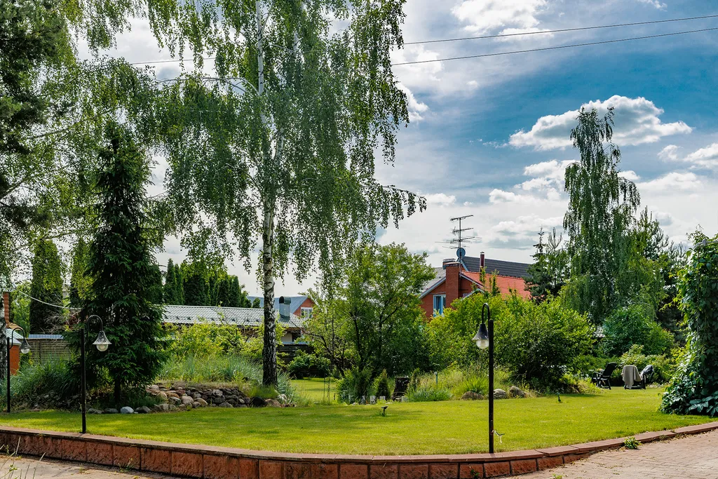 Современный дом с бассейном и сауной для большой компании