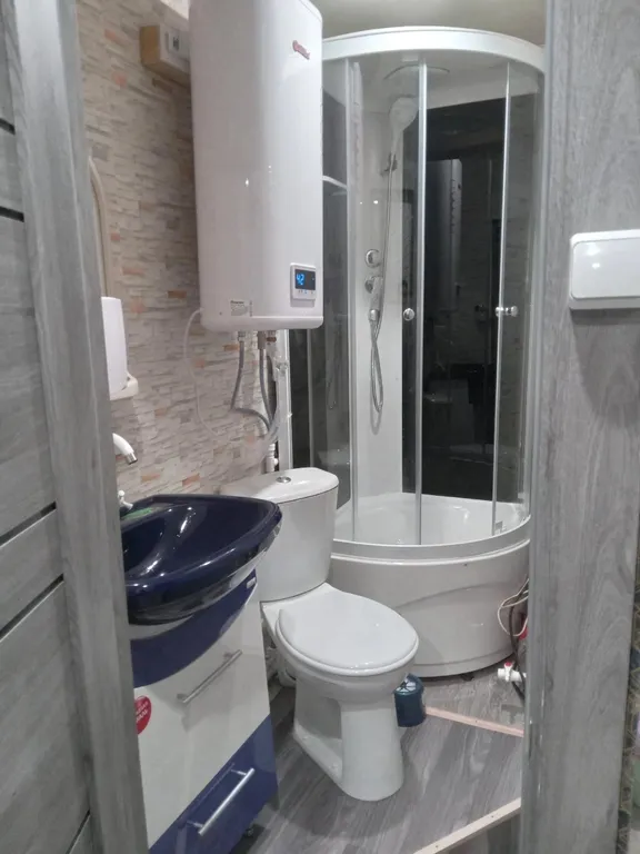 Уютный домик на берегу реки