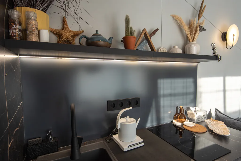 Зеркальный домик с террасой и купелью