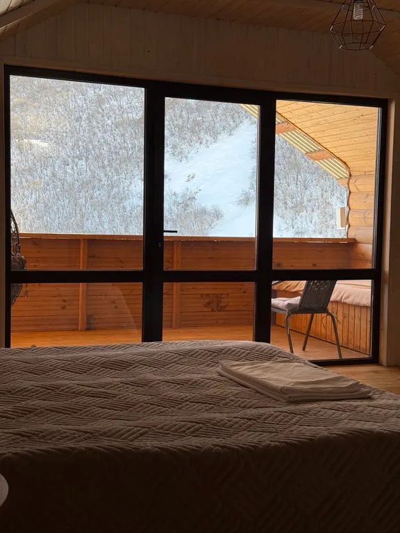 Коттедж с видом на горы и горную речку