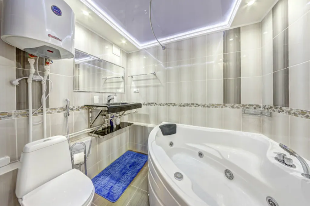 Евро двушка с джакузи в тихом центре