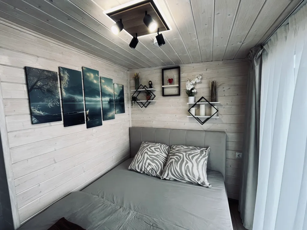 Уютный домик в тихом месте у реки