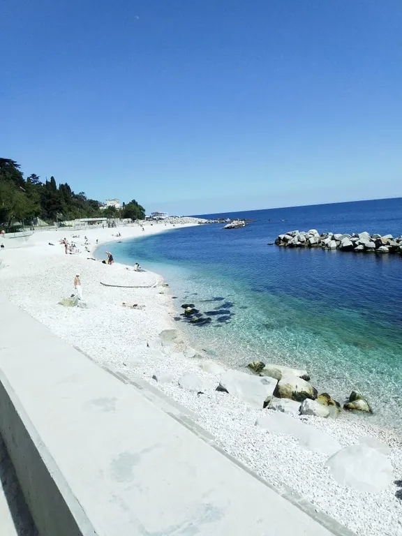 Дача с двориком и с кухней