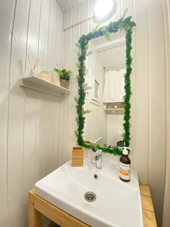 Уютный и теплый мини домик ТиниДача Можжевельник в лесу