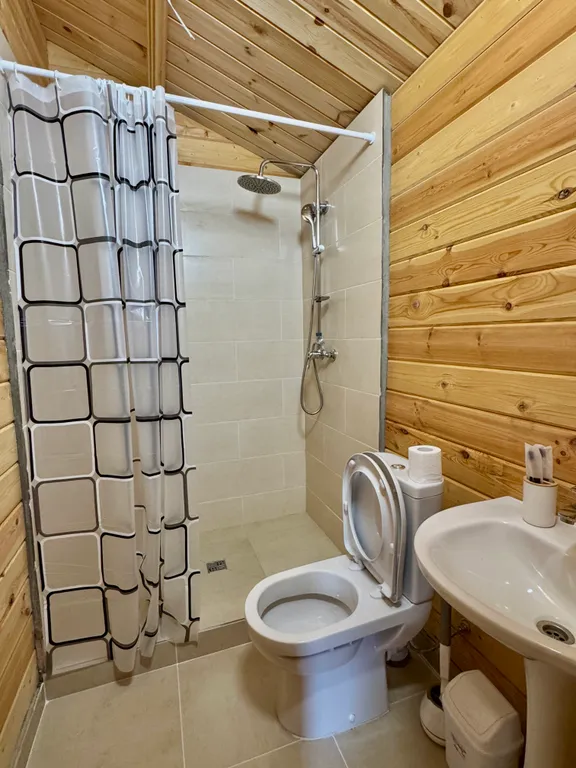 Коттедж Эко-домик Акация на благоустроенной территории — Сухум