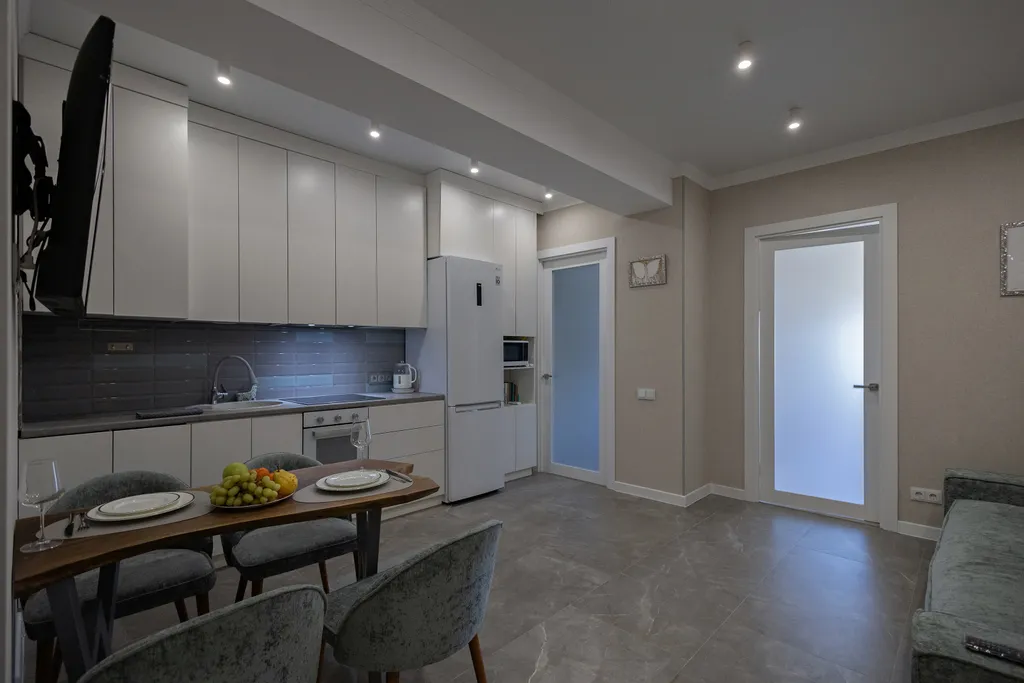 Двухкомнатные апартаменты с балконом рядом с морем