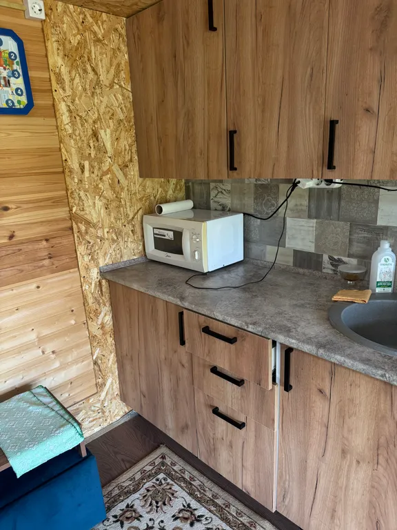 Деревенский домик с видом на горы