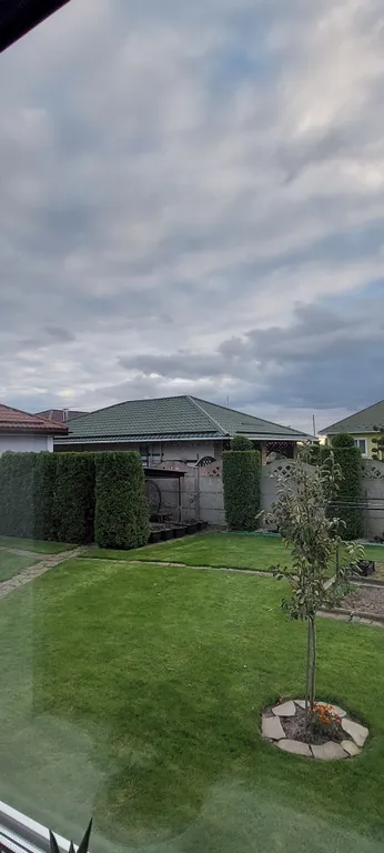 Уютный дом в черте города для комфортного отдыха в лесной местности