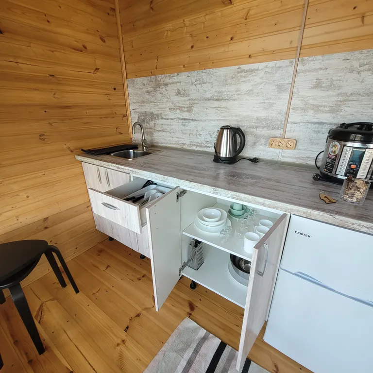 Уютный домик с кухней и верандой