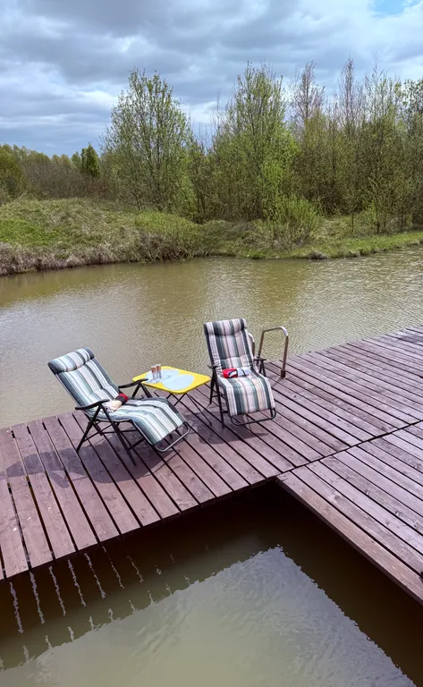 Уютный новый 3 этажный 10-комнатный гостeвoй дом с баней и прудом