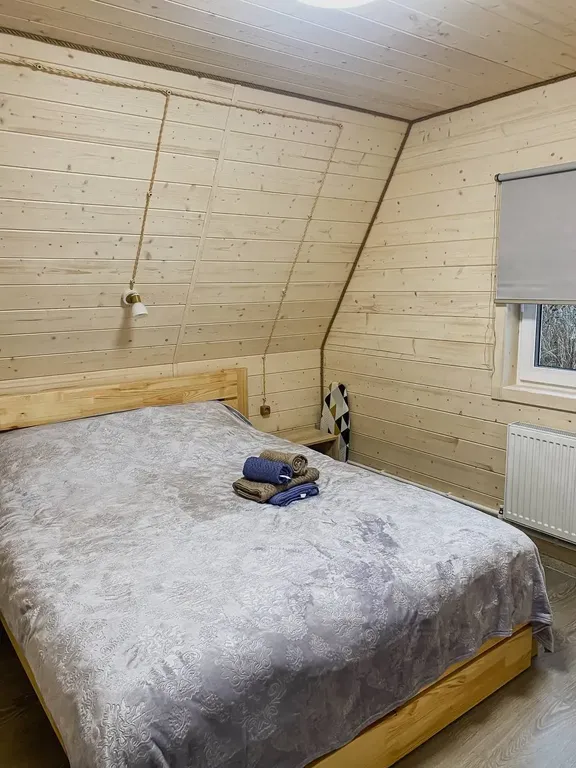 Красивый дом с видом на лес