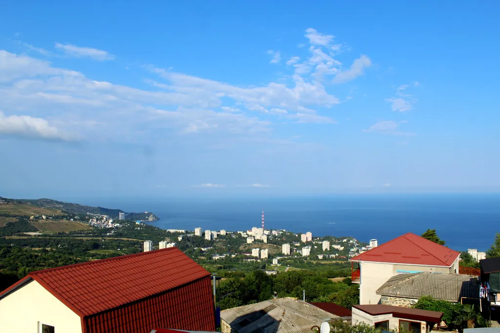 Дом с бассейном в районе Артека и горы Аю-Даг