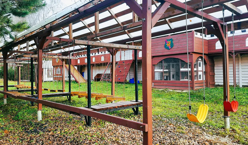 Дом-замок для большой компании