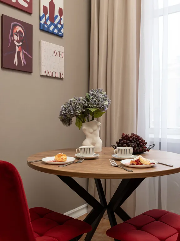 Просторная квартира с тремя спальными и балконом с видом