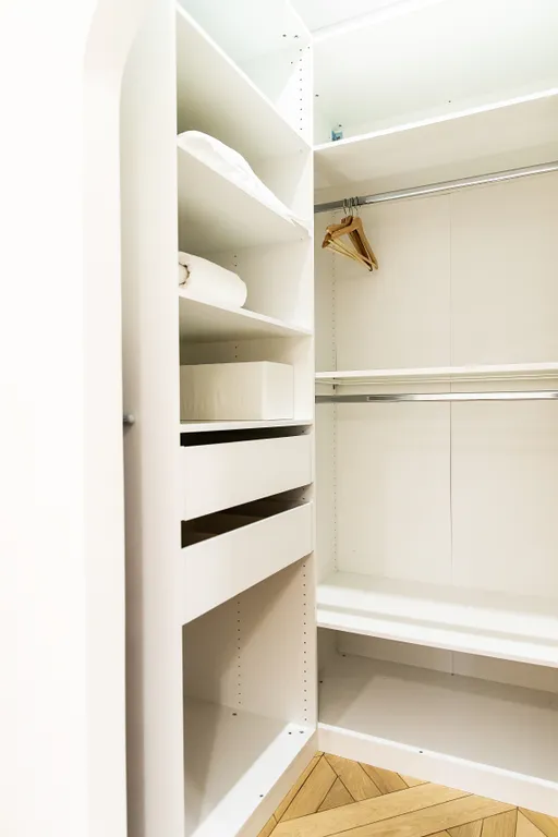 Стильная двухкомнатная квартира у моря