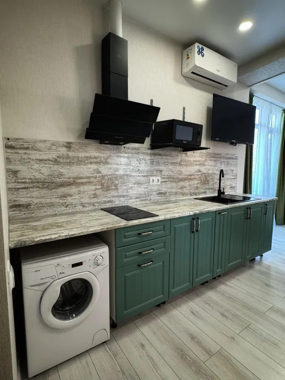 Апартаменты в 3 минутах до моря с видом на море и горы