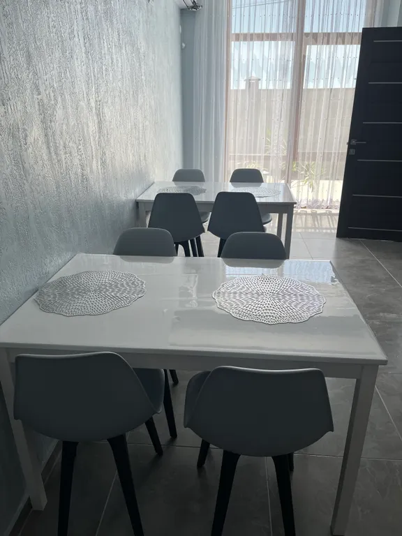 Комната с видом на море синяя