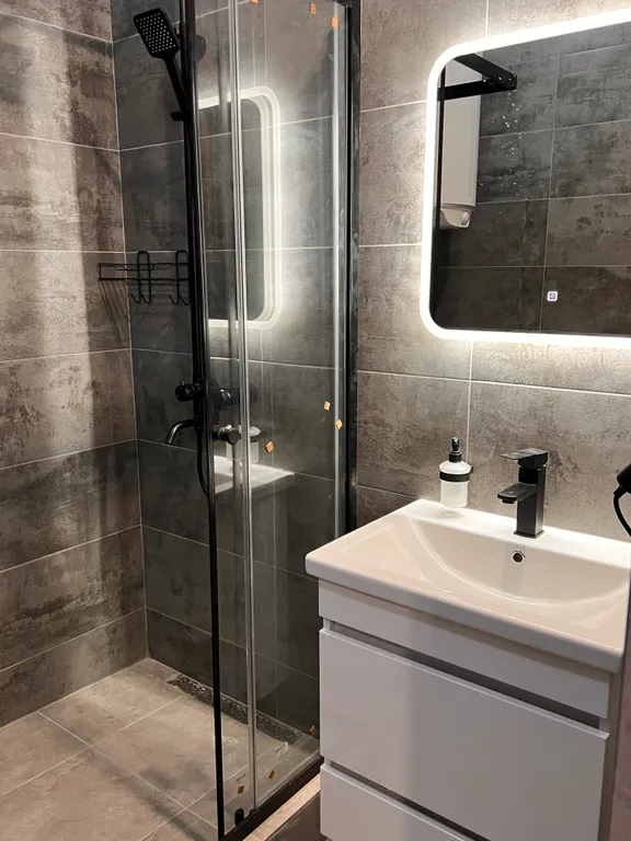 Стильная комната рядом с вокзалом и аэропортом