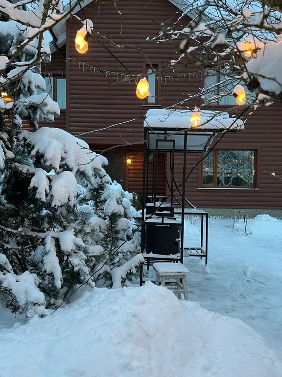 Уютный дом на берегу озера