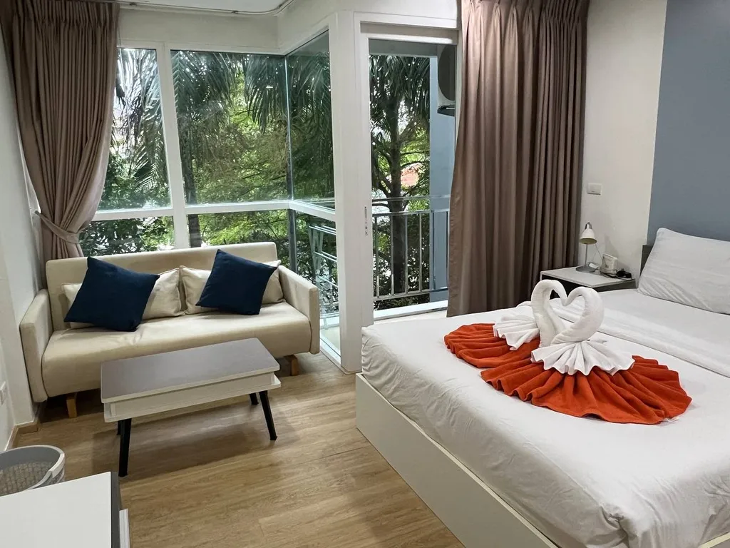 Ката Студия  после ремонта с отличным видом на сад в Ozone