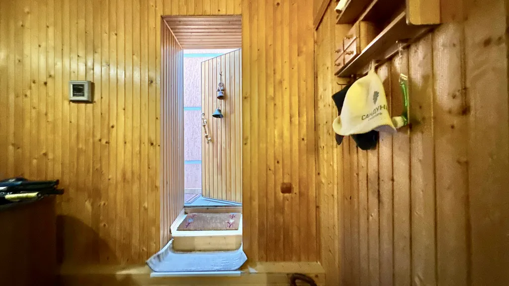 Дом у моря с личным парком, бассейном и сауной