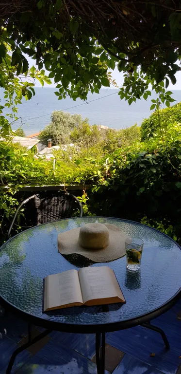 Коттедж Часть дома. 2 этаж, потрясающий вид на море — Осовины