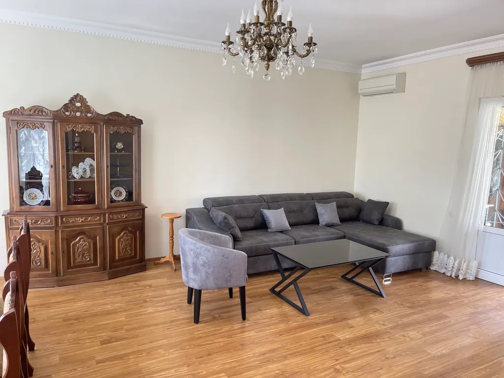 Шикарный дом в центре с бассейном