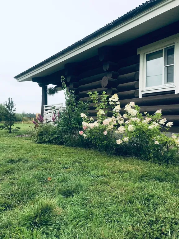 Уютный семейный дом у озера