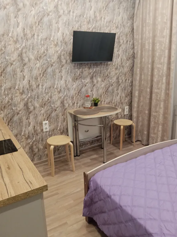 Сдaм квapтиpу-студию пocуточно в мкр. Юбилейный, 117/1.