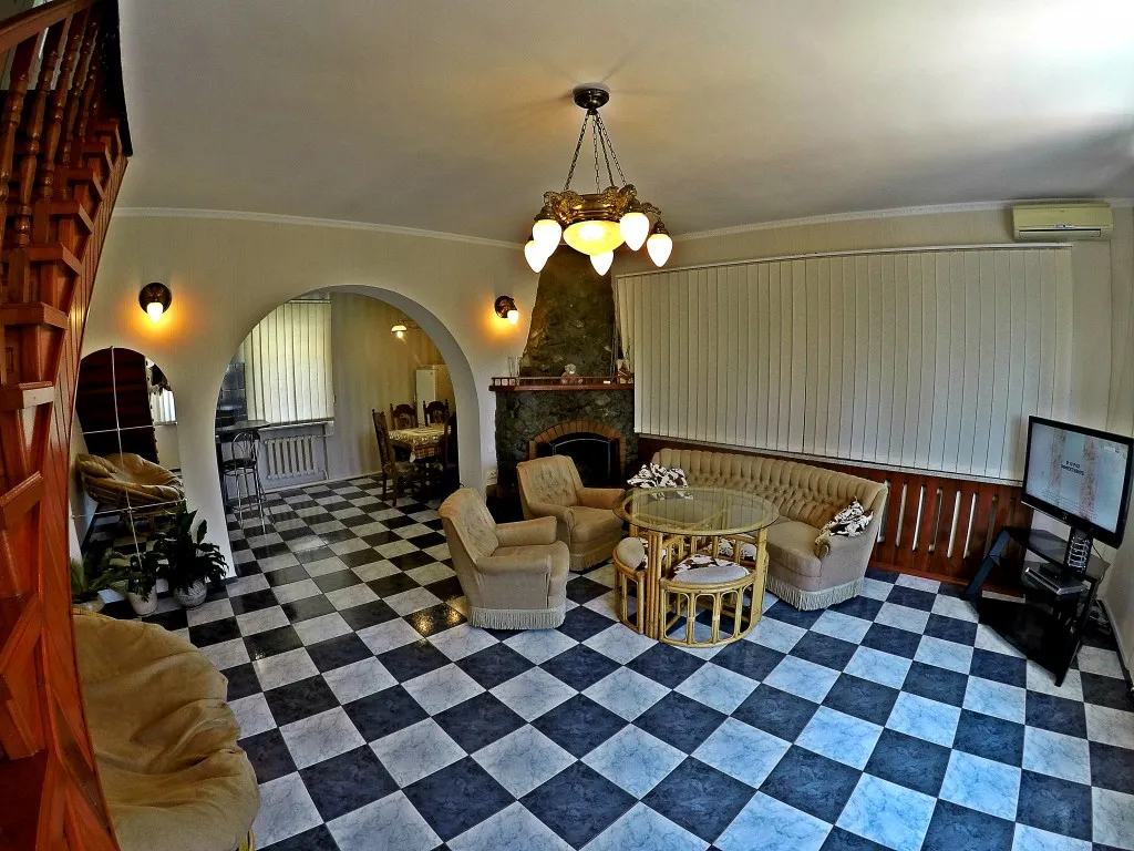 Дом в Ялте с бассейном и сауной