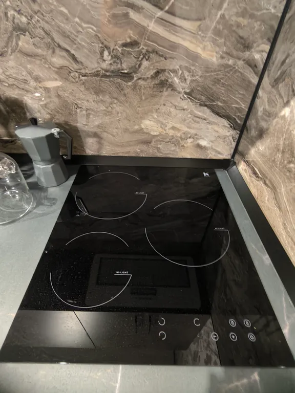 Современный коттедж в пригороде с баней и горячим чаном