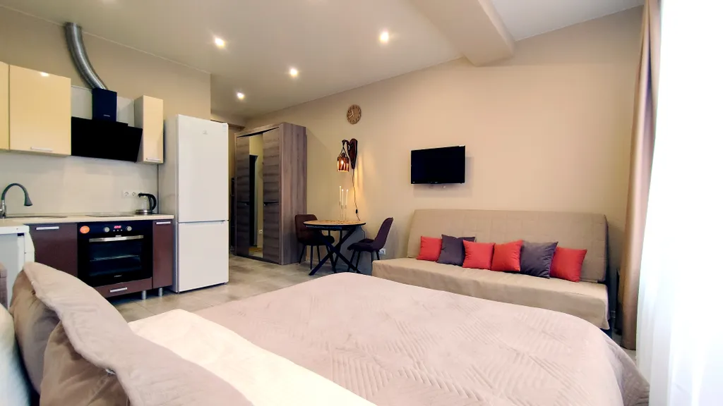 Идеальная и комфортная студия в центре красной поляны. Большое окно