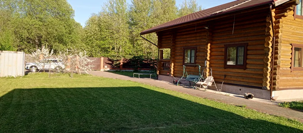 Уютный, бревенчатый дом