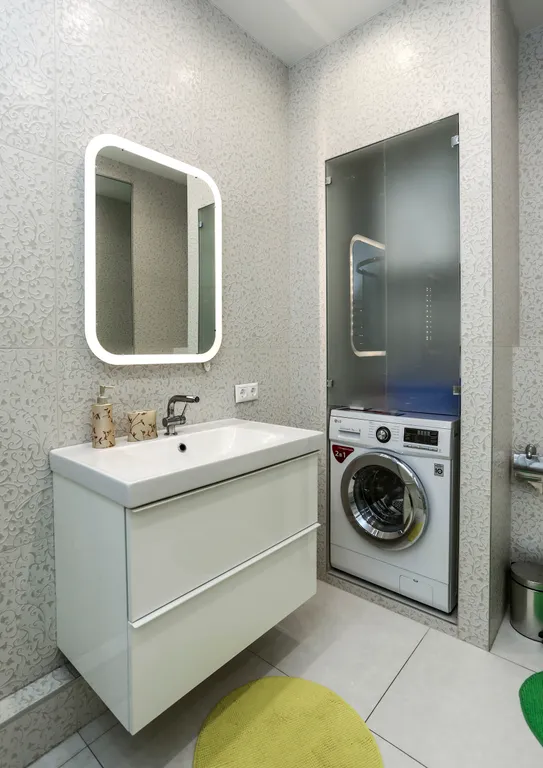 Красивая квартира в центре города с живописным видом на море