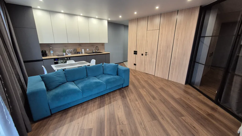 Просторные апартаменты рядом с метро, шиканый вид 2+2