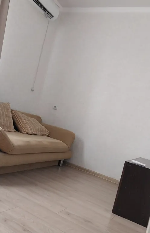 Однокомнатная квартира возле Ледового дворца. Рядом район ЗВТ.