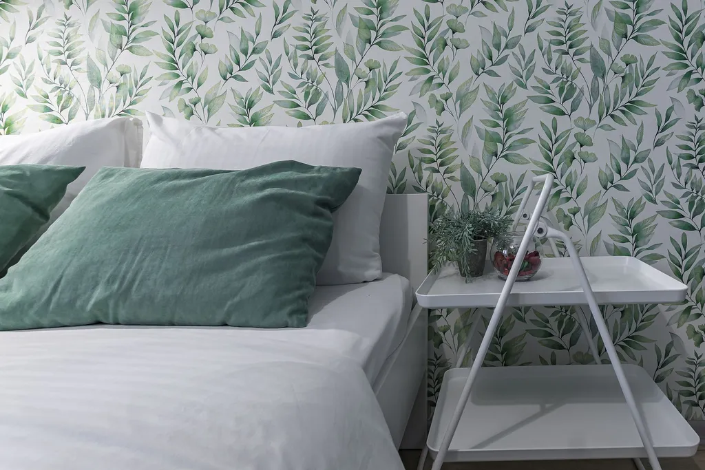 Уютная студия с качелью, у озера