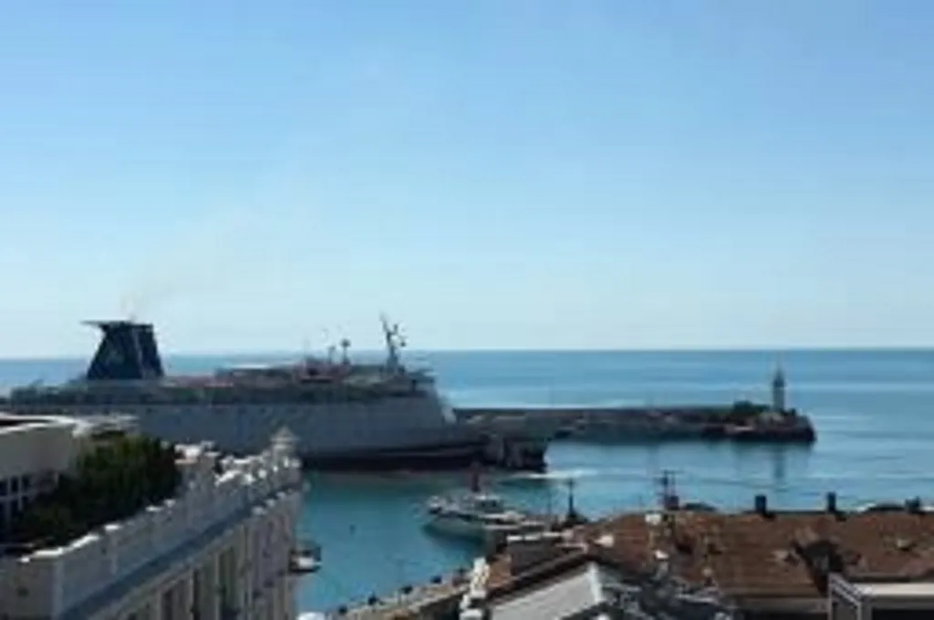 Уютная квартира с видом на море