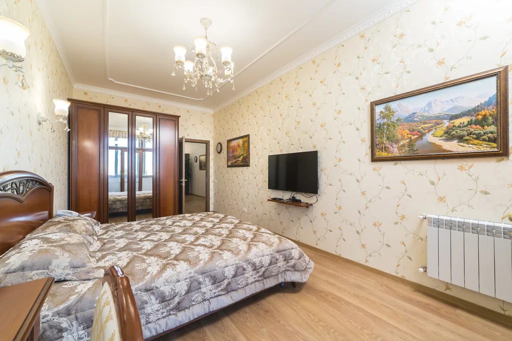 Женская большая комната в квартире