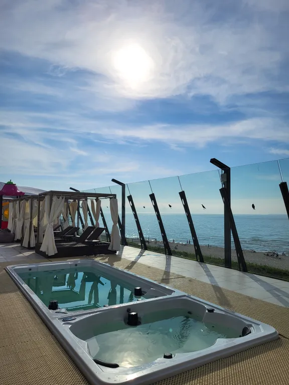 Море у дома, первая линия, двухкомнатная резиденция у моря