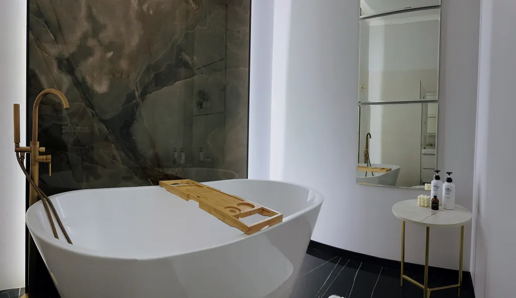 Квартира у метро с видом на старый Петербург