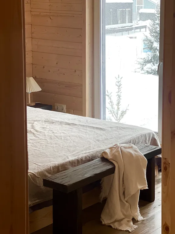 Уютный стильный новый дом с баней в окружении берёзовой рощи