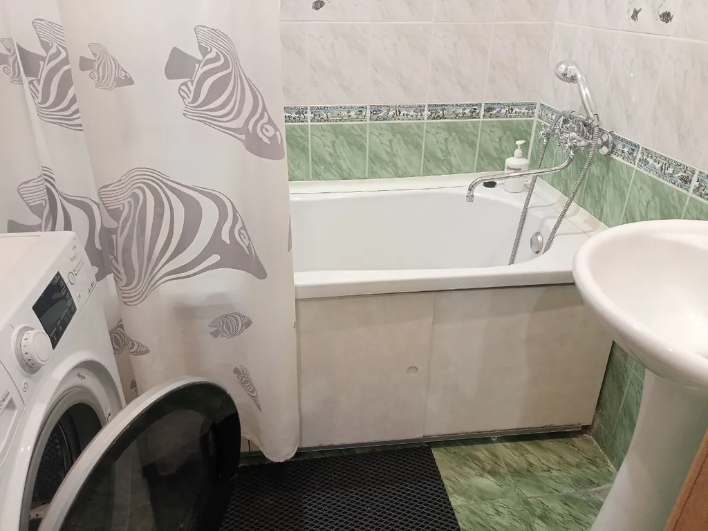 Квартира с двуспальной кроватью и диванчиком