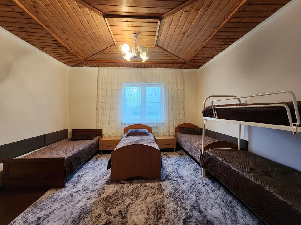 Гостевой дом возле термального источника по дороге на курорт Мамисон