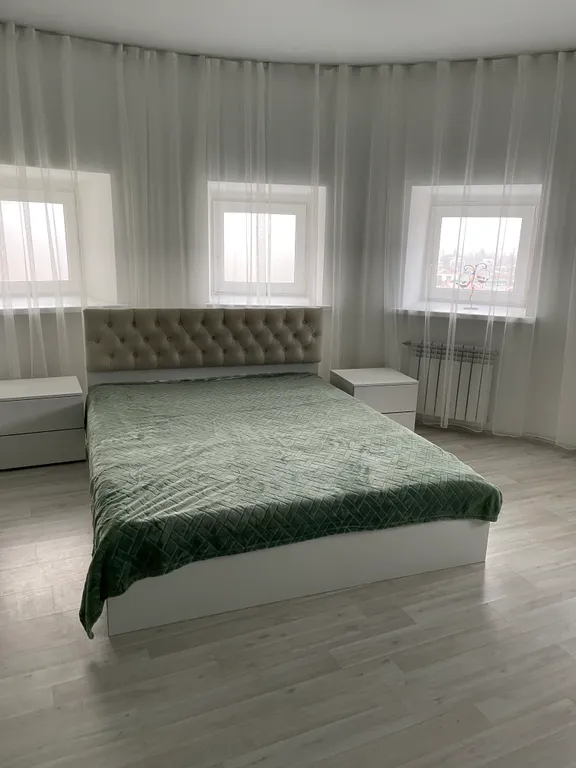 Шикарная студия с выходом на собственную крышу с садовой мебелью