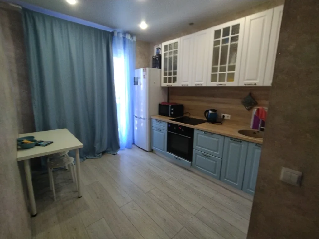 Уютная,светлая квартира в шикарном  доме. Отличная инфраструктура.