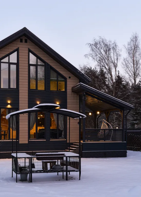 Дом в лесу у озера